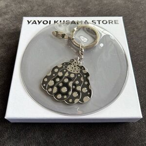 YAYOI KUSAMA - Pumpkin Key Ring, Black/Silver
